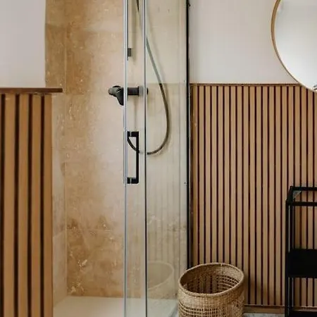 Mainstreet Luxury 9 Apartment *